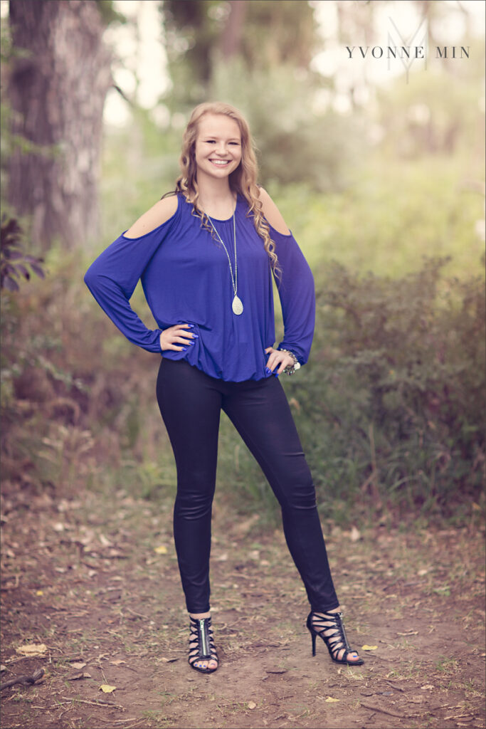 A senior picture of a high school student taken at McKay Lake by Yvonne Min Photography.